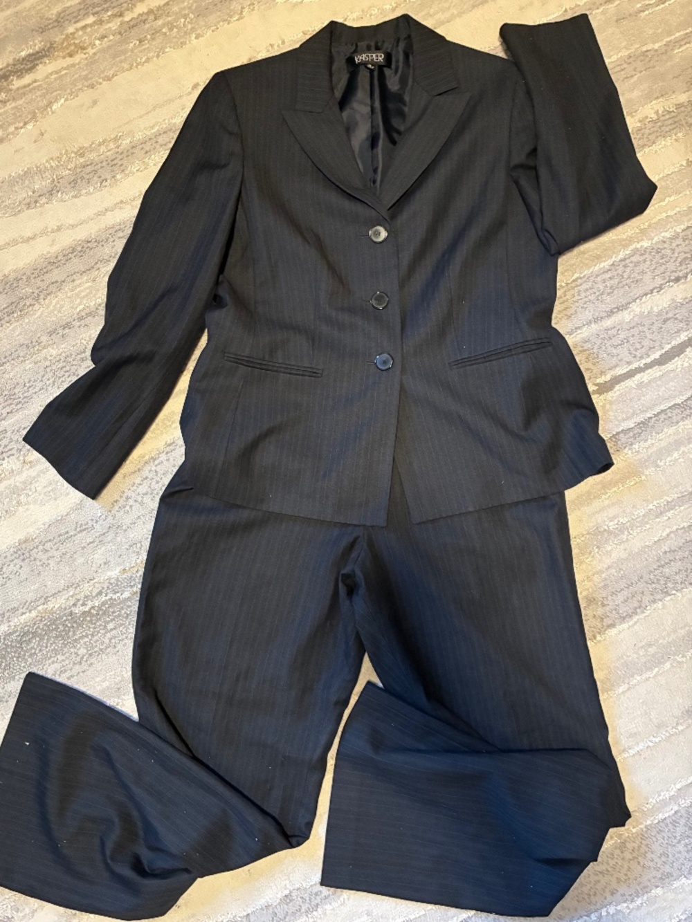 Kasper classic navy pinstripe women's pantsuit Sz 12. Wool blend. Career EUC